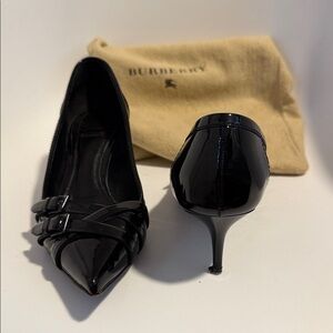 Burberry Pointed Toe Stiletto Pumps Italy Made Glossy Black Heels 38/US7